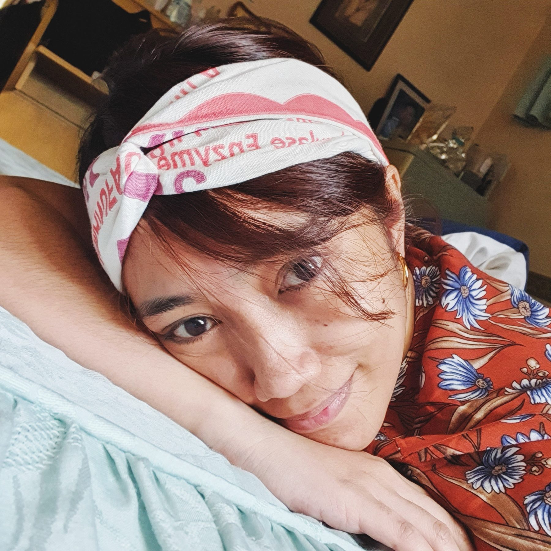Katsa Knot Headband: a woman wearing a knotted headband sewn from flour-sack print katsa.